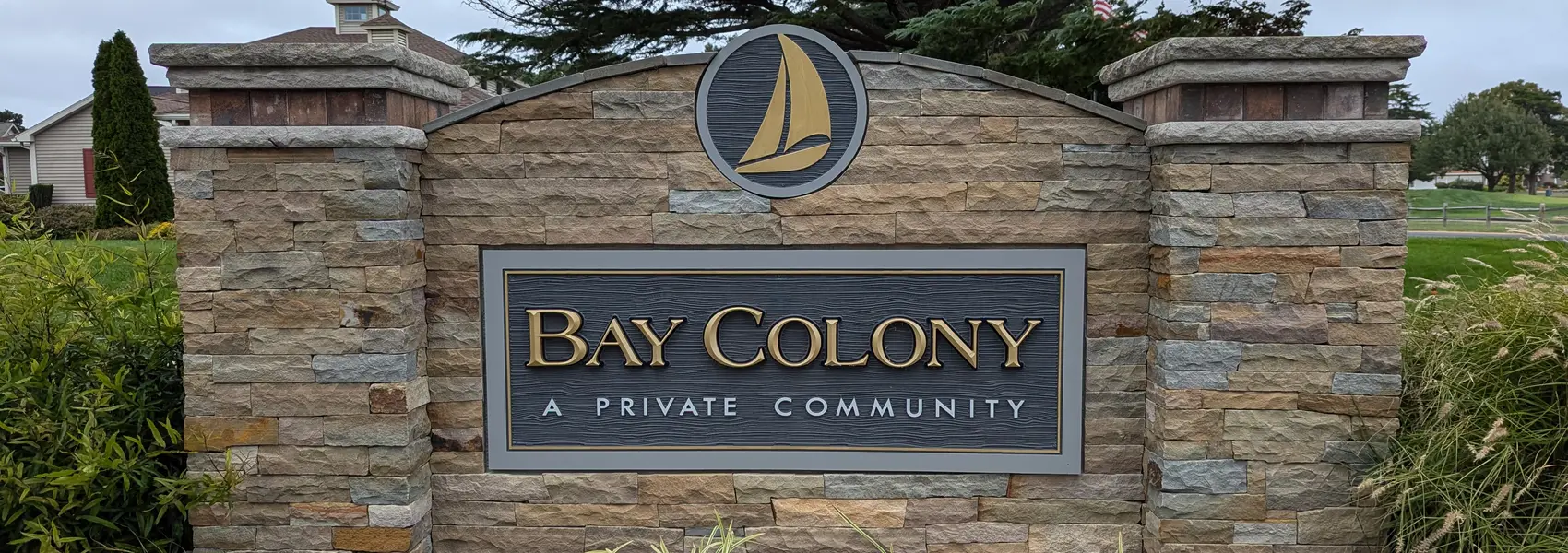 Bay Colony Entrance Sign